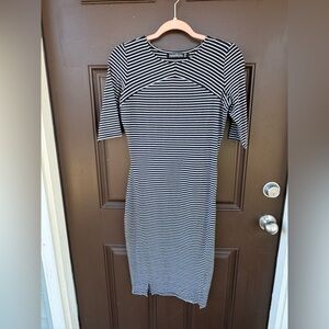 ModCloth Sugarhill Boutique BodyCon Dress
4(US) Navy Blue and White